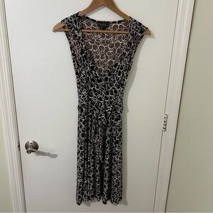 My Michelle Brown and White V-Neck Sleeveless Midi Dress | Size Small